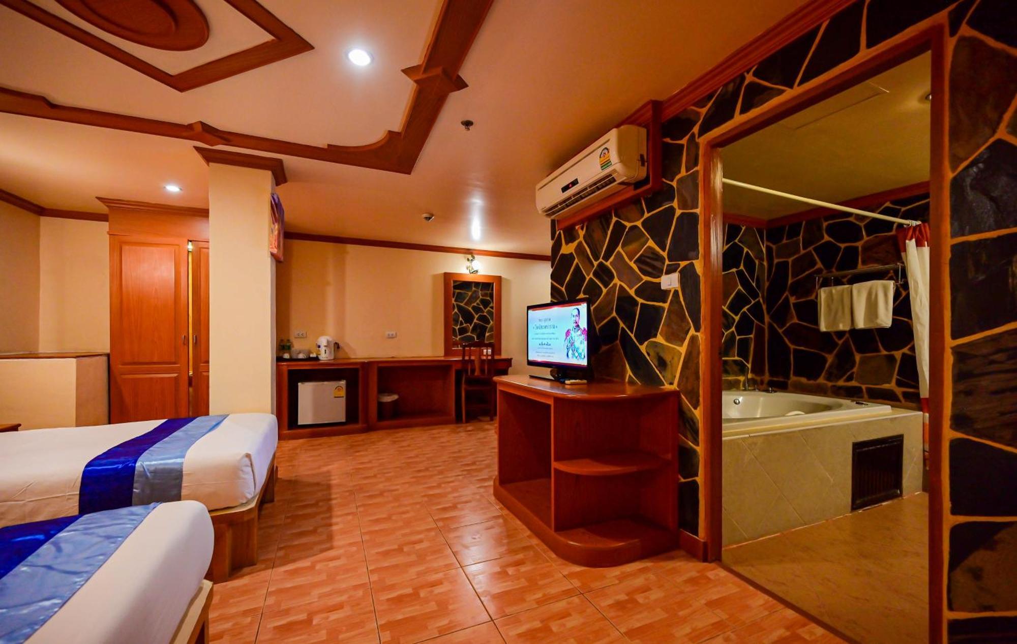 Complex Hotel Patong Exterior photo