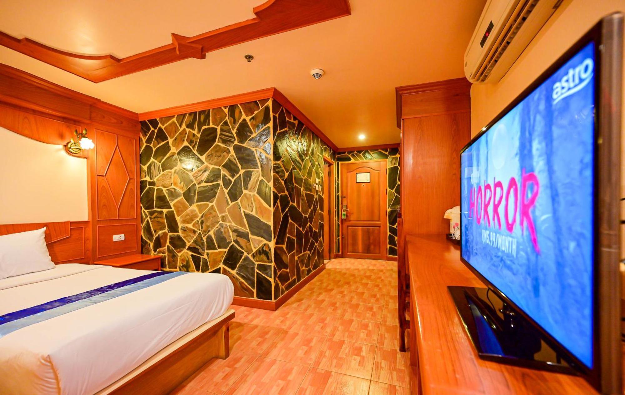 Complex Hotel Patong Exterior photo