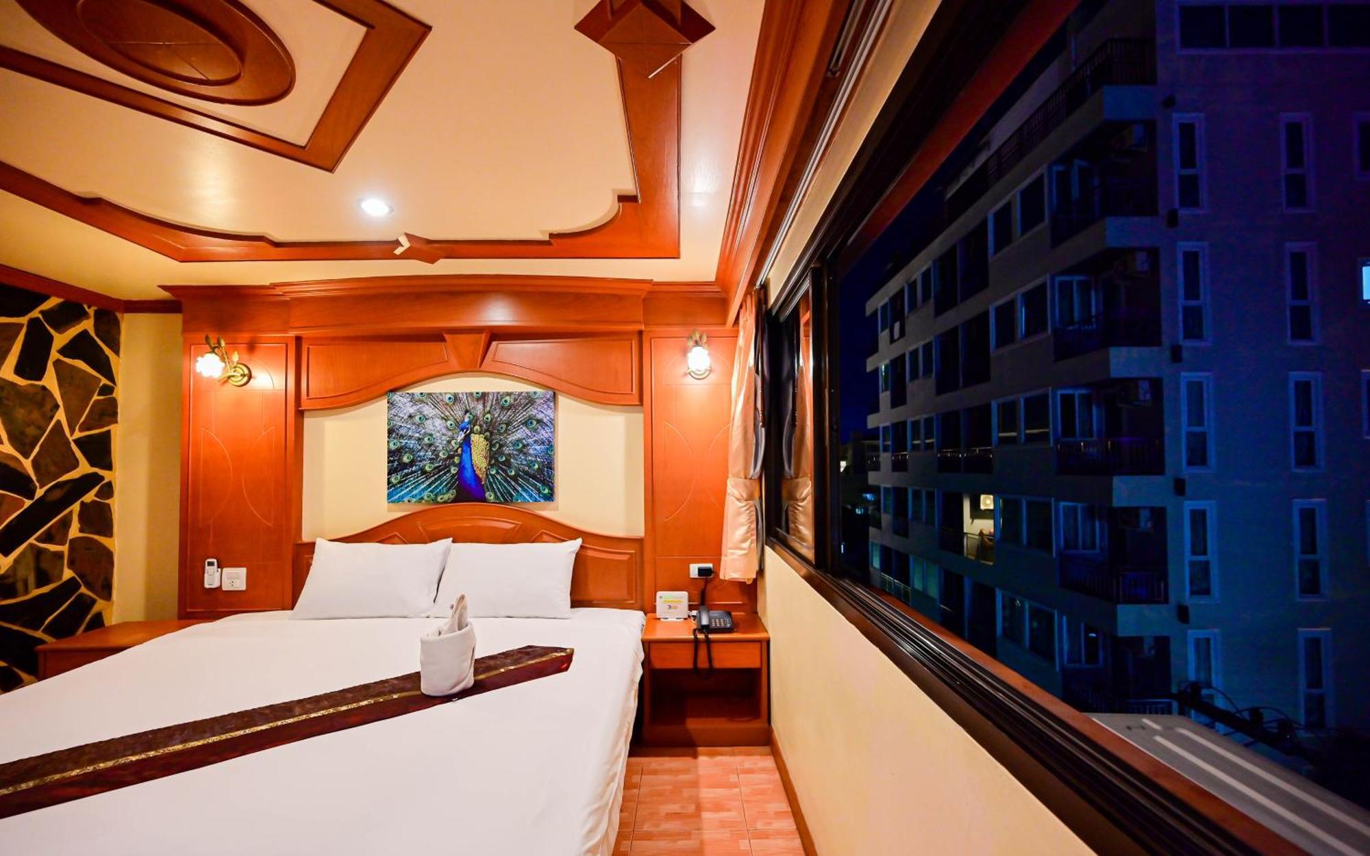 Complex Hotel Patong Exterior photo