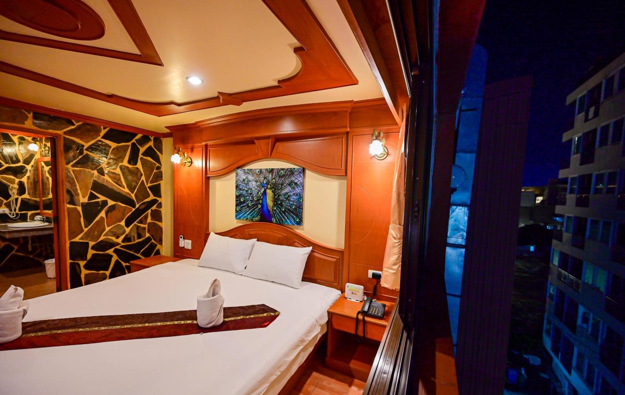 Complex Hotel Patong Exterior photo